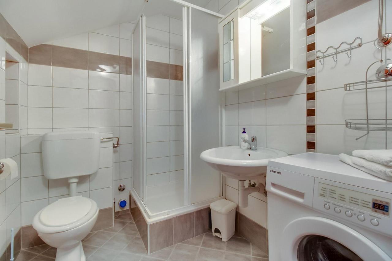 Apartments Rosa Mali Losinj Exterior photo