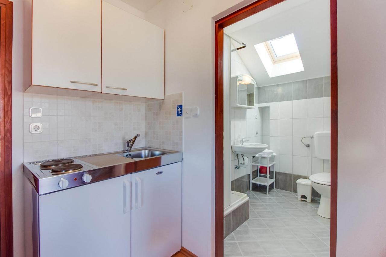 Apartments Rosa Mali Losinj Exterior photo