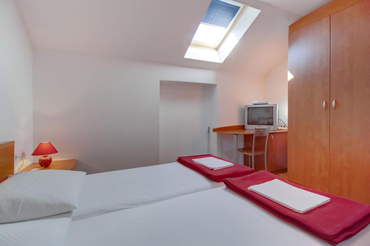 Apartments Rosa Mali Losinj Exterior photo
