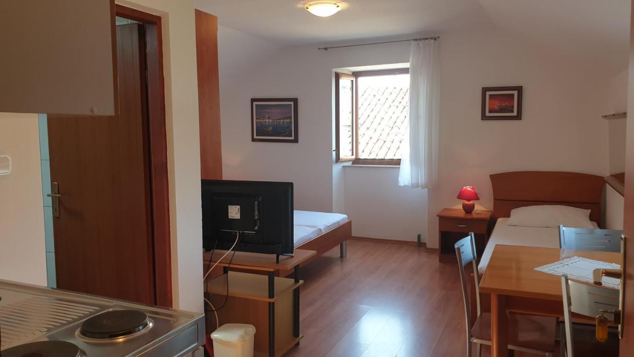 Apartments Rosa Mali Losinj Exterior photo